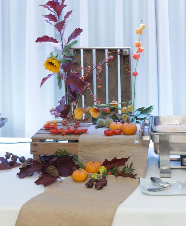 drotár-gaštan-jesenná-dekorácia-dekorácia stola-tekvica-jesenné-listy-oranžovo-slnečnicová