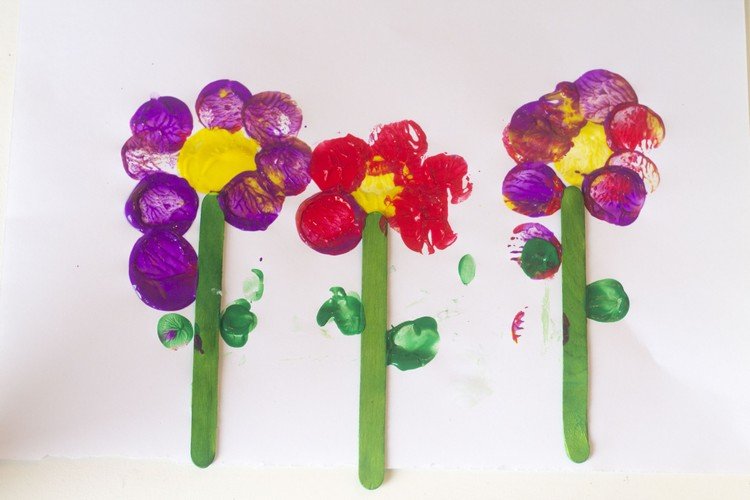 ručné práce-s-deťmi-do 3 rokov-odtlačky prstov-zmrzlinové tyčinky