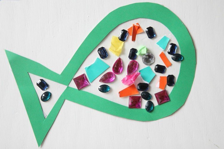 drotár s deťmi do 3 rokov-ryby-farebné-ozdobiť