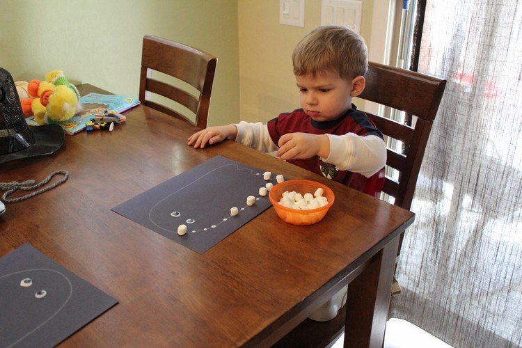 ručná práca-s-deťmi-do 3 rokov-halloween-duch-ručná práca-nápad