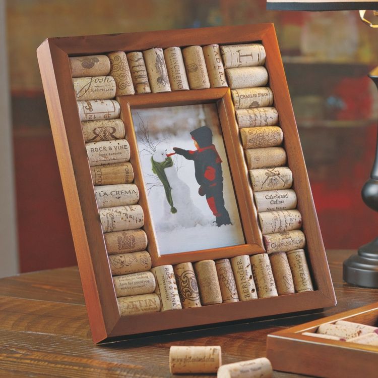 drotár s korkovým rámom na obrázok-nápad-jednoduchý-drevený rám-fotka