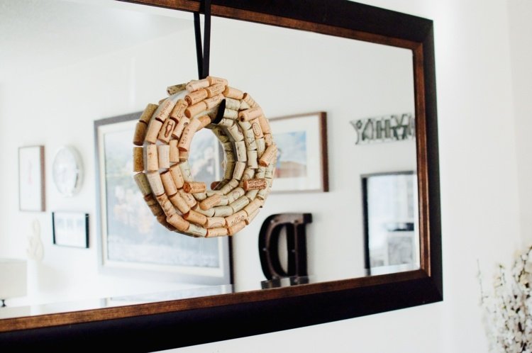 drotár-korkový veniec-zrkadlo-polystyrén-krúžkové lepidlo