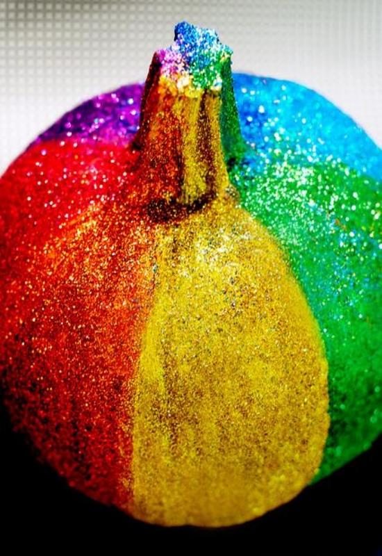 Farebné tekvice Gitzer brokát zdobia jesenné dekorácie Gitzer brokát Farebné trblietavé tekvice zdobia jesenné dekorácie