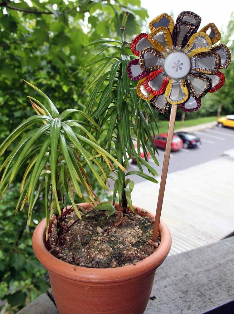 tinker-bottle cap-garden plug-flower