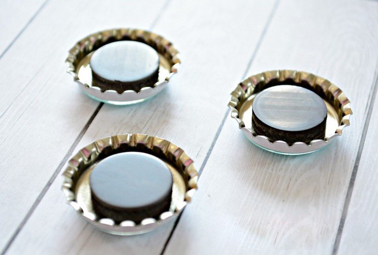 drotár-fľaša korkové magnety-chladnička