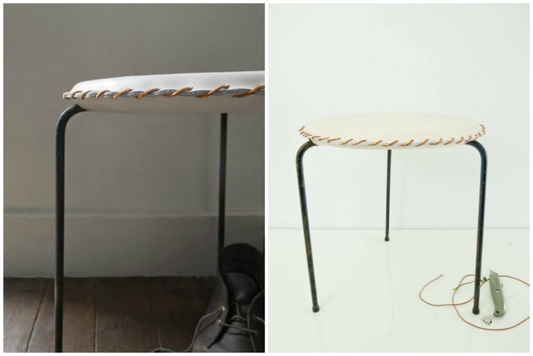 drotár-s-koženou-stoličkou-bielo-čierno-kovovým-rámom-statívom