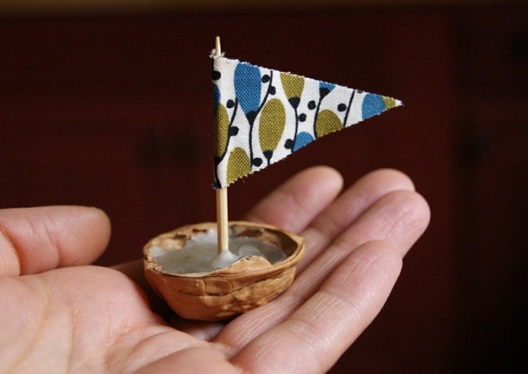 drotár-prírodný-materiál-čln-vosk-tkanina-špáradlo-ručne-orechová škrupina