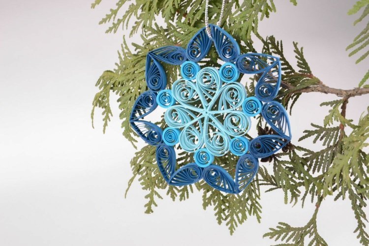 drotár s pásmi papiera quilling-star-vianočné-blue-stromové dekorácie