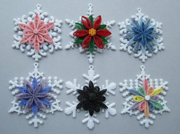 drotár s pásmi papiera quilling-vianočné hviezdičky-urob si sám-pestrý