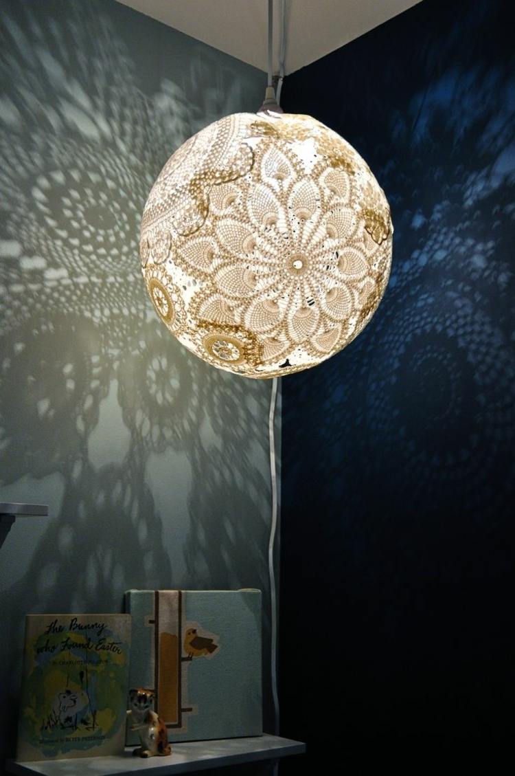 Vyrobte si lampu z čipky Drotár s čipkovanými doilies tieňový efekt-svetlo-miestnosť-osvetlenie-nápad