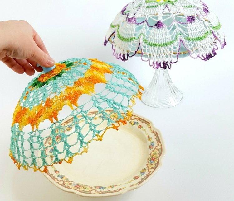 Vyrobte si tortový zvonček z čipkovaného obrúska drotár s čipkovanými obrúskami pestrofarebný dezert-zvonček-kapucňa