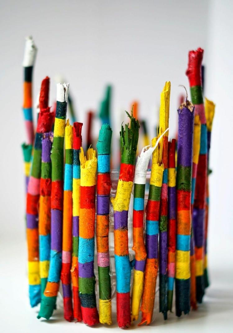 namaľujte vetvičky tyčiniek držiaky na čajovú sviečku v jasných farbách