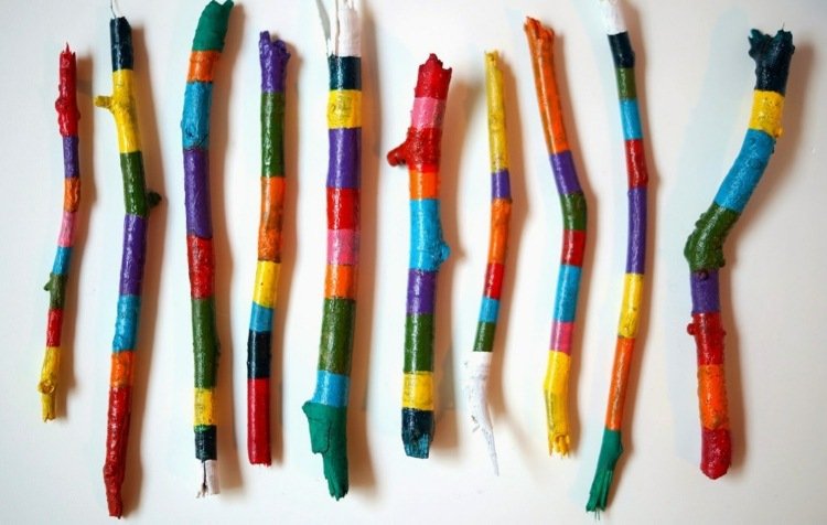 drotár s palicami farebné prírodné materiály