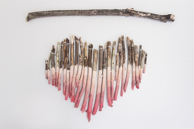 Ručné práce s konármi a vetvičkami -herz-wanddeko-boho