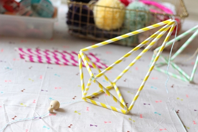 kutilstvo Himmeli geometrické obrazce v tvare diamantu žlté biele ružové pruhy ihlová niť