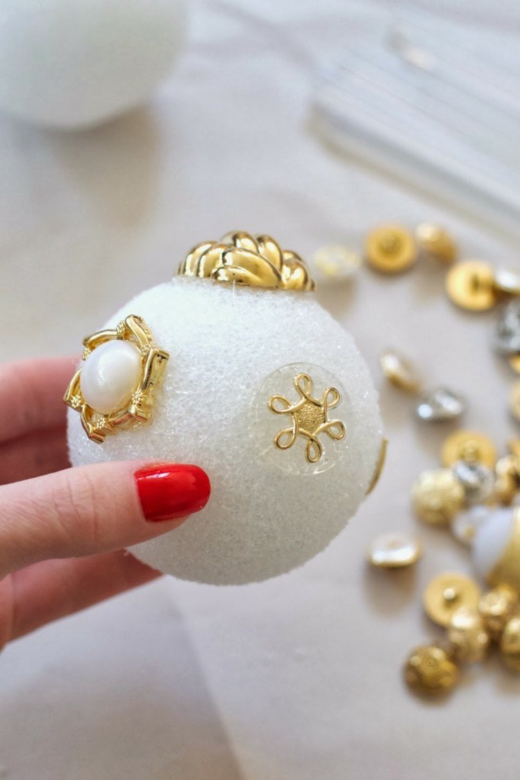 vianočné polystyrénové gule-drotárske ozdoby