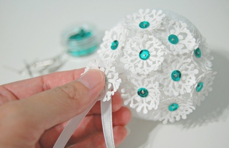 snehová vločka-vianočné dekorácie-drotár-polystyrénová guľa