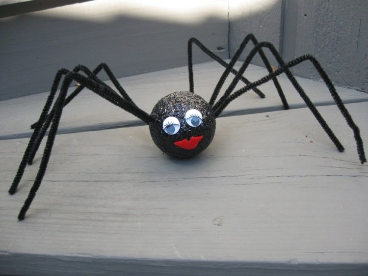 drotár-deti-zvieratá-pavúk-polystyrénová guľa