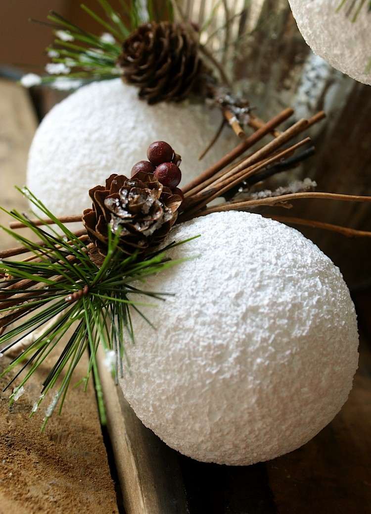 drotár s polystyrénovými guličkami borovicové zelené mini šišky