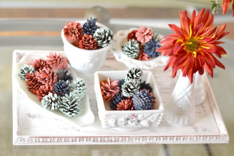 Ručné práce-šišky-farby-oranžovo-zelená-DIY-nápady-jesenná dekorácia