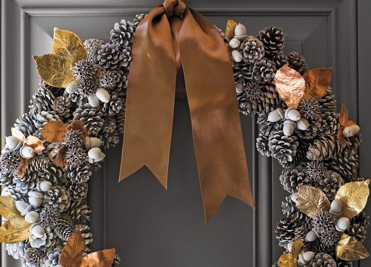 Remeslá-šišky-umelý sneh-žaluď-dverový veniec