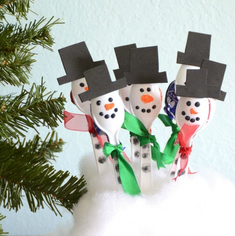 drotár-vianočný-plastový-lyžička-papier-snehuliaci-stužky-šatka