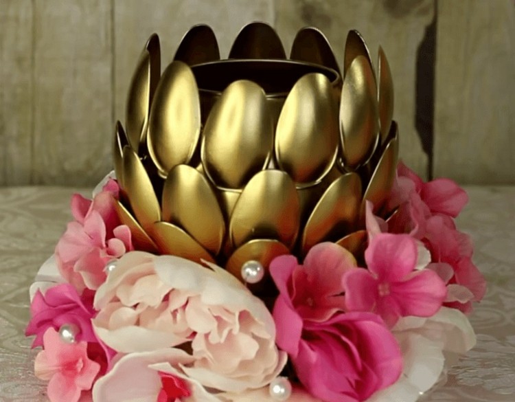 drotár-vianočné-plastové-lyžice-zlaté-lampáš-vianočné kvety