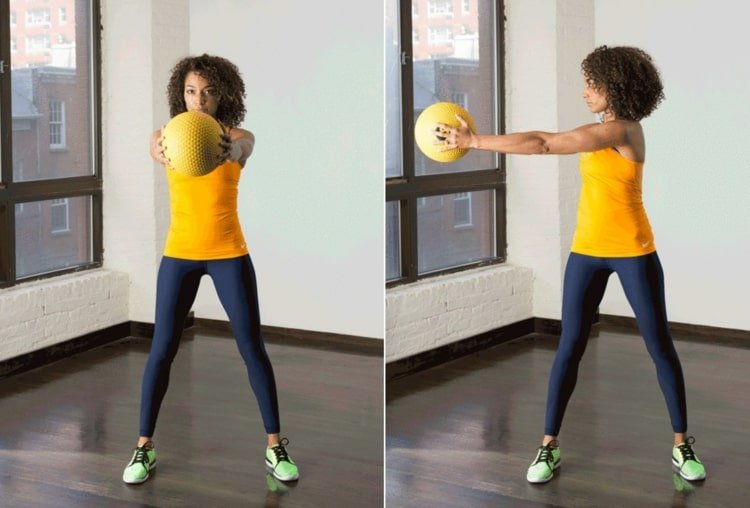 Tréning brucha v stoji s medicinbalom a pohyby vo vzduchu