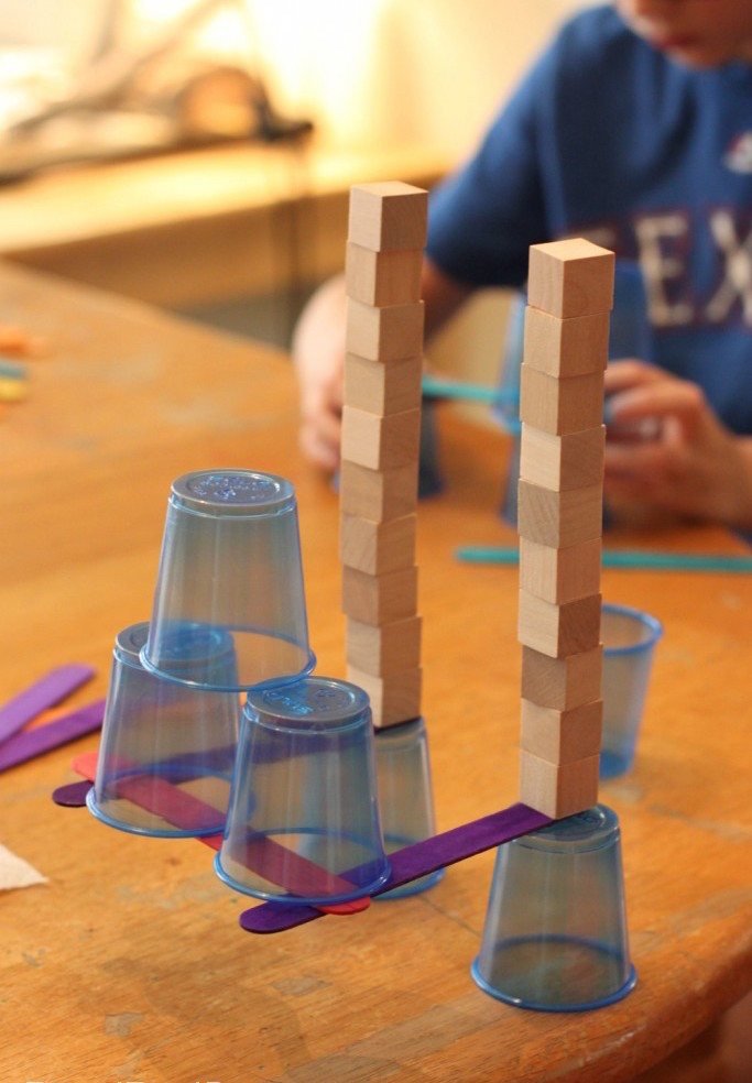 stavať-deti-konštruktívne-hry-šálky-drevené-stierky