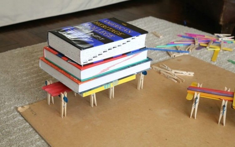 stavať-deti-konštruktívne-hry-stop-experimenty-štipce na bielizeň-drevené špachtle