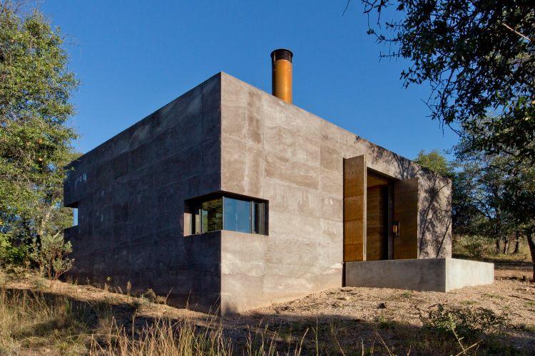 budova s ​​narazeným zemným hybridným materiálom moderná architektúra casa caldera