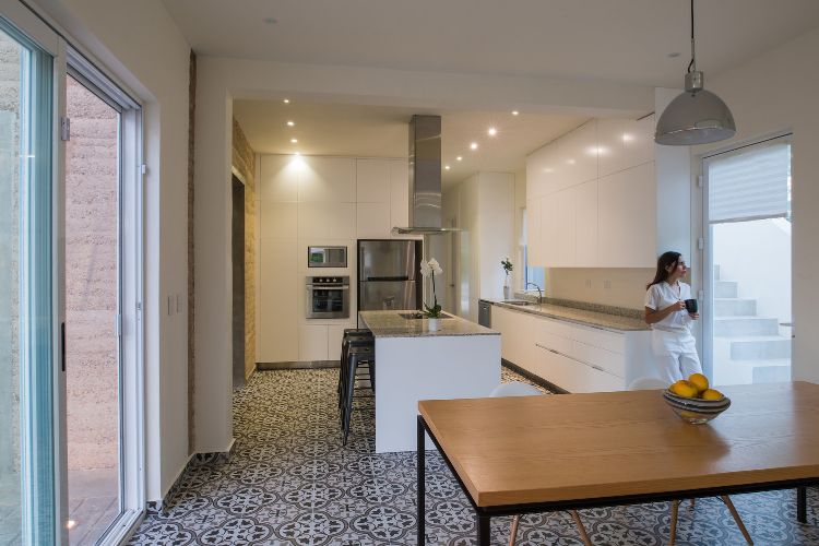 budova s ​​narazenou zemou hybridný materiál moderná architektúra zemný dom mexiko obytný priestor