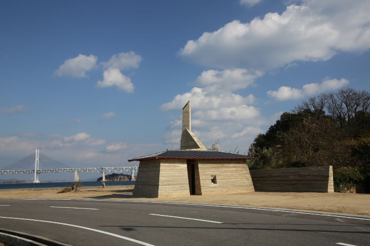 budova s ​​narazeným zemným hybridným materiálom moderná architektúra zenkonyu house japan