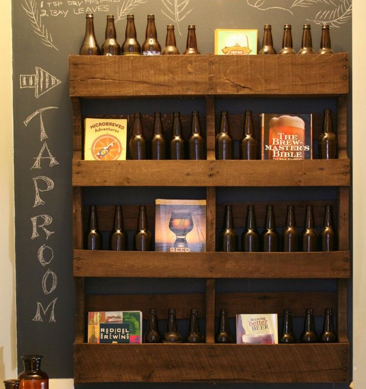 nápady na stavbu-s-europaletami-nástennými-poličkovými-fľašami-kuchárkami