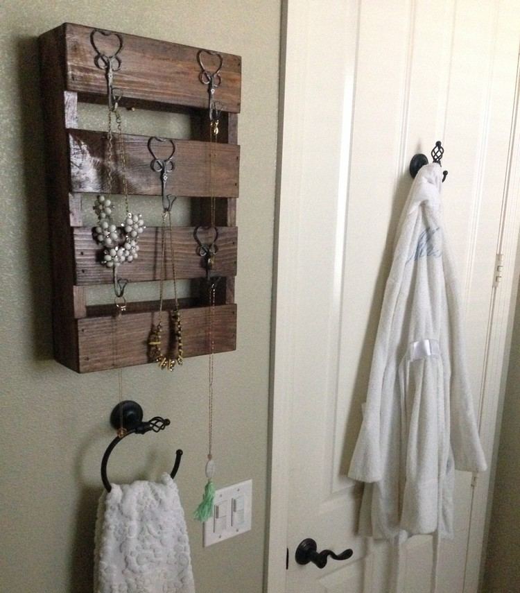 nápady na stavbu-s-europaletami-skladmi-retiazkami