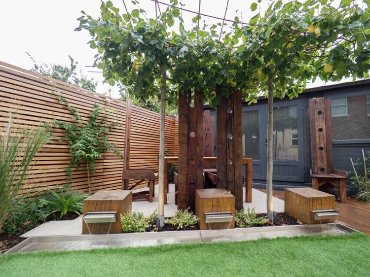 Strešná plachta ako mrežový strom na malú terasu