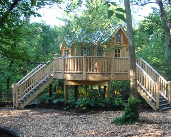 dom v záhrade-budova na chodbách stojace 2-mostové chodby s drevenými schodmi