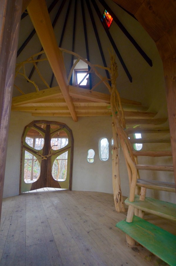 Hokkaido cez noc v dome na strome