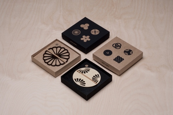 Knižná knižnica Kaori z dreva s moderným dizajnom