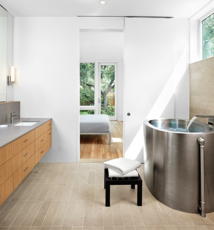 Obrázky kovová vaňa oválne voľne stojace dlaždice vzhľad dreva