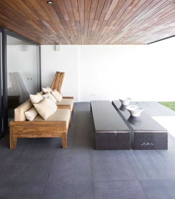 moderný záhradný nábytok na terase