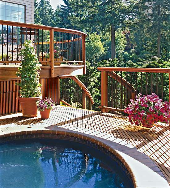 príklad viacúrovňovej drevenej terasovej vírivky