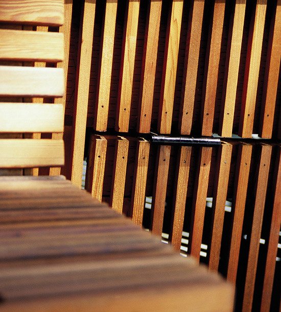 príklad viacúrovňových dekoratívnych dverí s dizajnom terasy