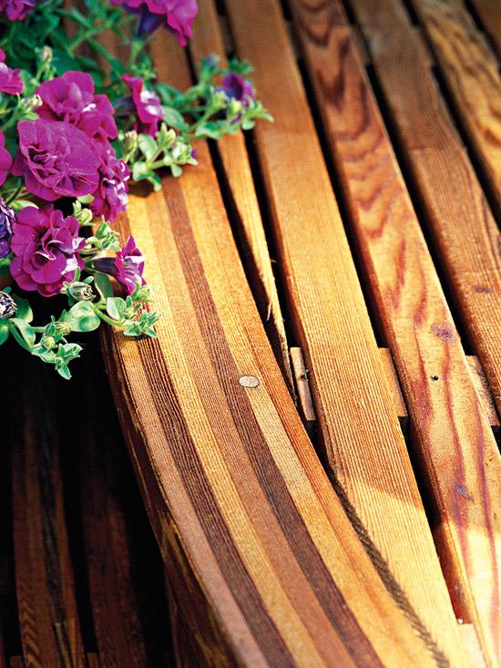 príklad viacúrovňového spracovania dreva na terase