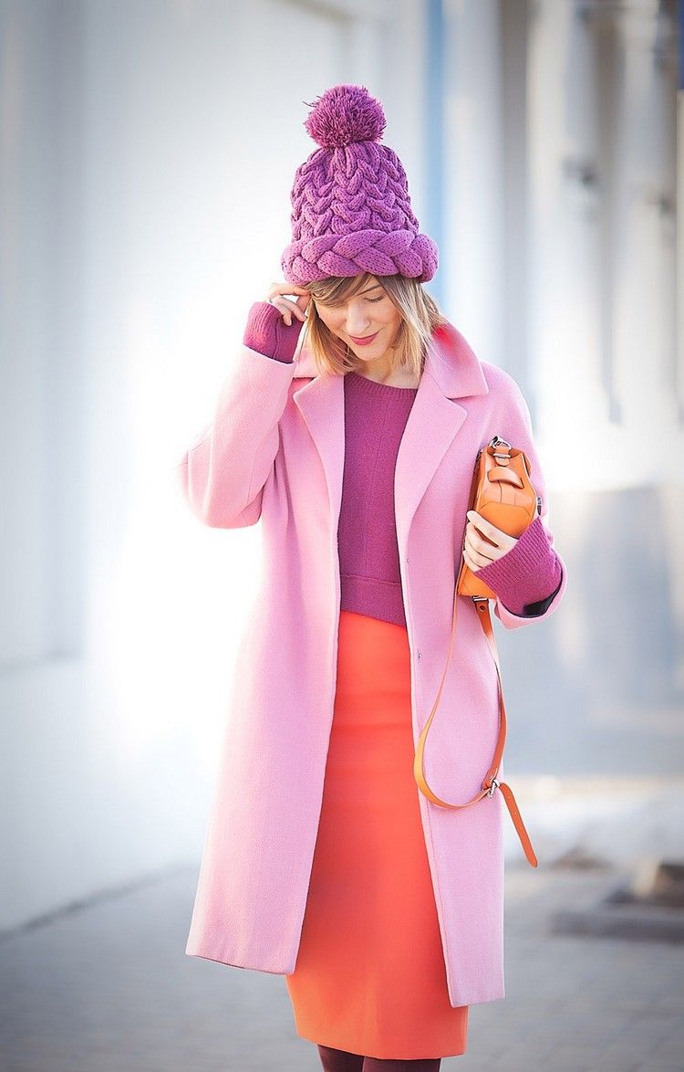 farba blokujúca bobuľové tóny zimný outfit