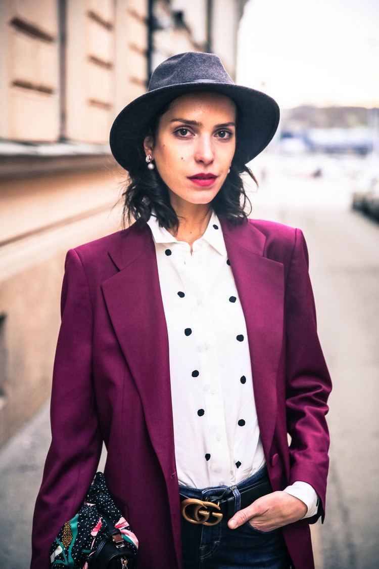 tóny blazer berry kombinujú jesenný klobúk