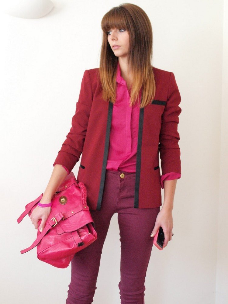 farba blokujúca bobuľové tóny nohavice blejzerová košeľa