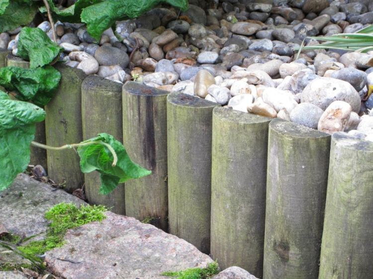 Repné hrany-budova-drevo-recyklované-vysoké-ohraničujúce