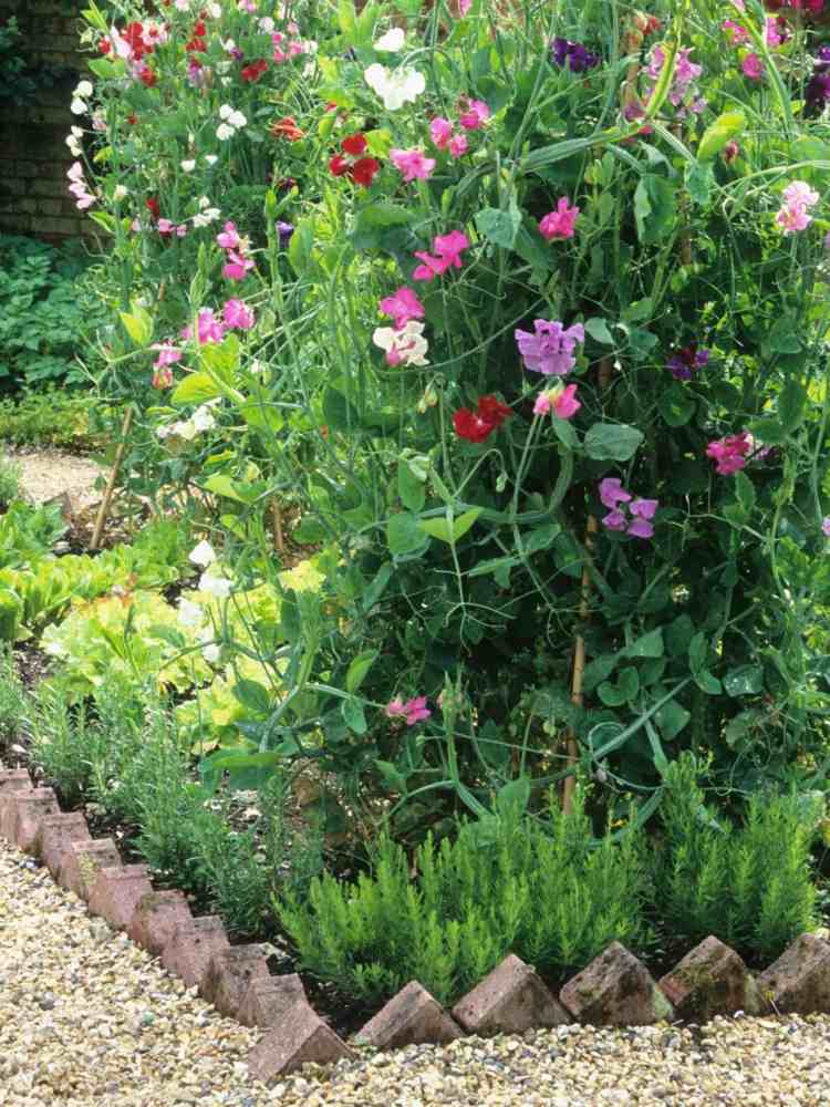 Kvetinový záhon-stavba-tehla-štrk-záhradná cesta