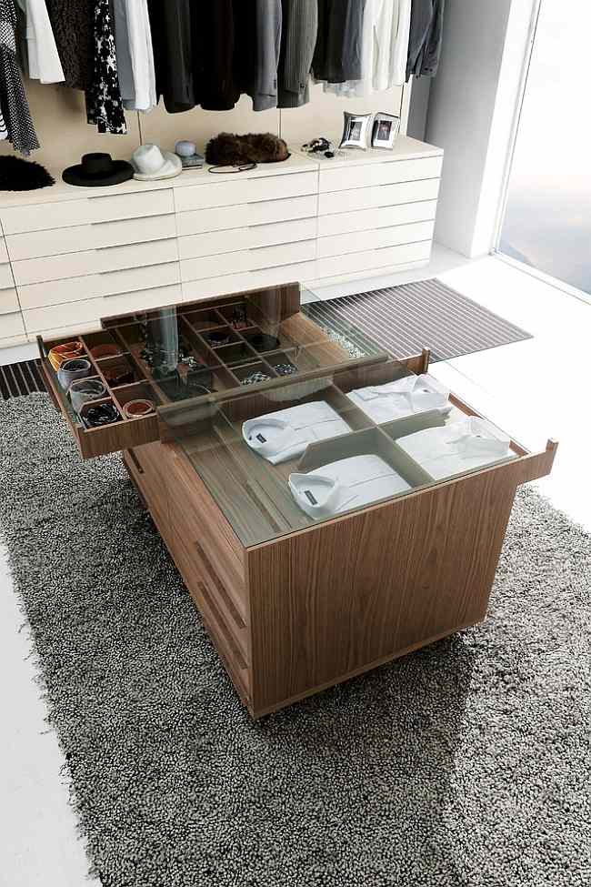 efektívne úložné riešenia a moderný dizajn vstavana skrina-ostrov-priehradka-kravaty-tricka-sklenena-platna